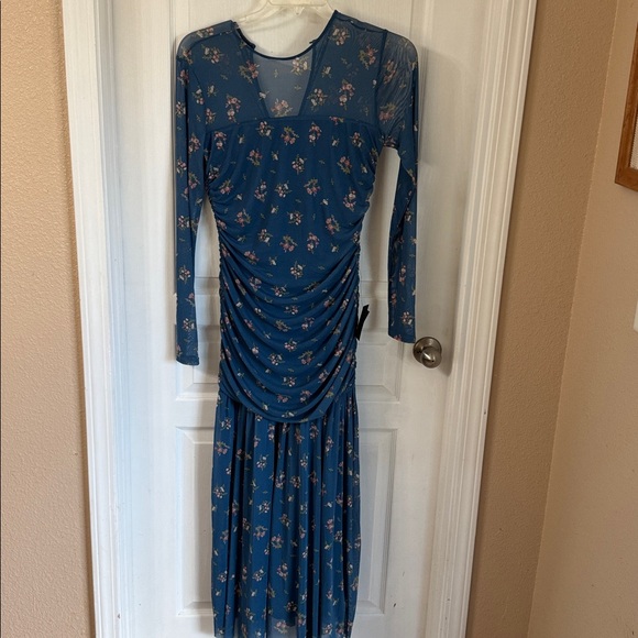 💙Lulu’s Floral Blue Long Sleeve Dress - Picture 3 of 10